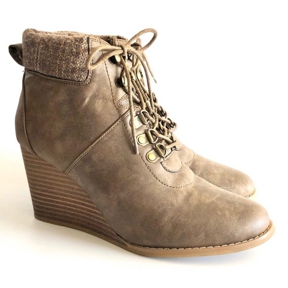 Nautical ‘Onyx’ Lace Up Wedge Ankle Bootie - Picture 1 of 13